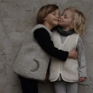 🩶 „Pilkoji ramybė“ – vaikiška alpakos vilnos liemenė - Image 2