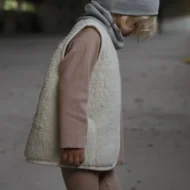 „Natūralus jaukumas“ – šilta alpakos vilnos liemenė mažyliui - Image 6