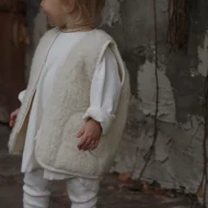 „Natūralus jaukumas“ – šilta alpakos vilnos liemenė mažyliui - Image 3