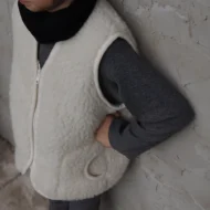 „Natūralus jaukumas“ – šilta alpakos vilnos liemenė mažyliui - Image 5