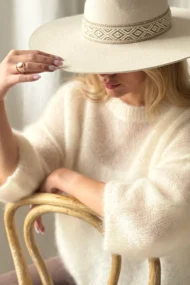 Megztinis Balta Tyla