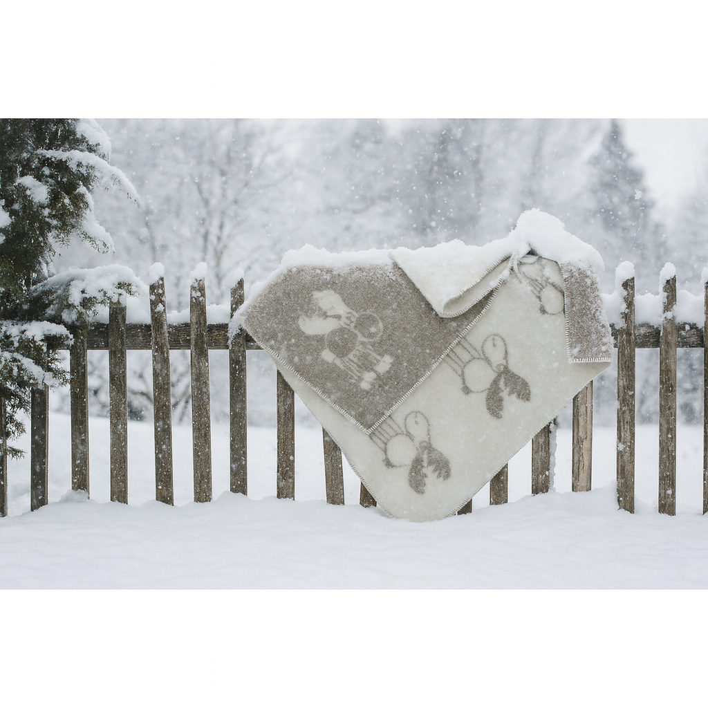 ChatGPT Image Dec 2, 2025, 12_42_34 AM „Švelnusis Elniuko Apkabinimas“ – vaikiškas vilnos pledukas - Image 1